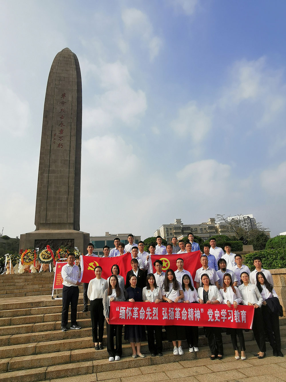 9-深918博天堂团委组织基层党员、团青年赴深圳革命烈士陵园，开展“缅怀革命先烈-弘扬革命精神”党史学习教育“清明祭英烈”实地祭扫.jpg